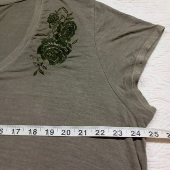 American Eagle Soft & Sexy Olive Green V-Neck Top XXL With Floral Embroidery - Picture 7 of 9
